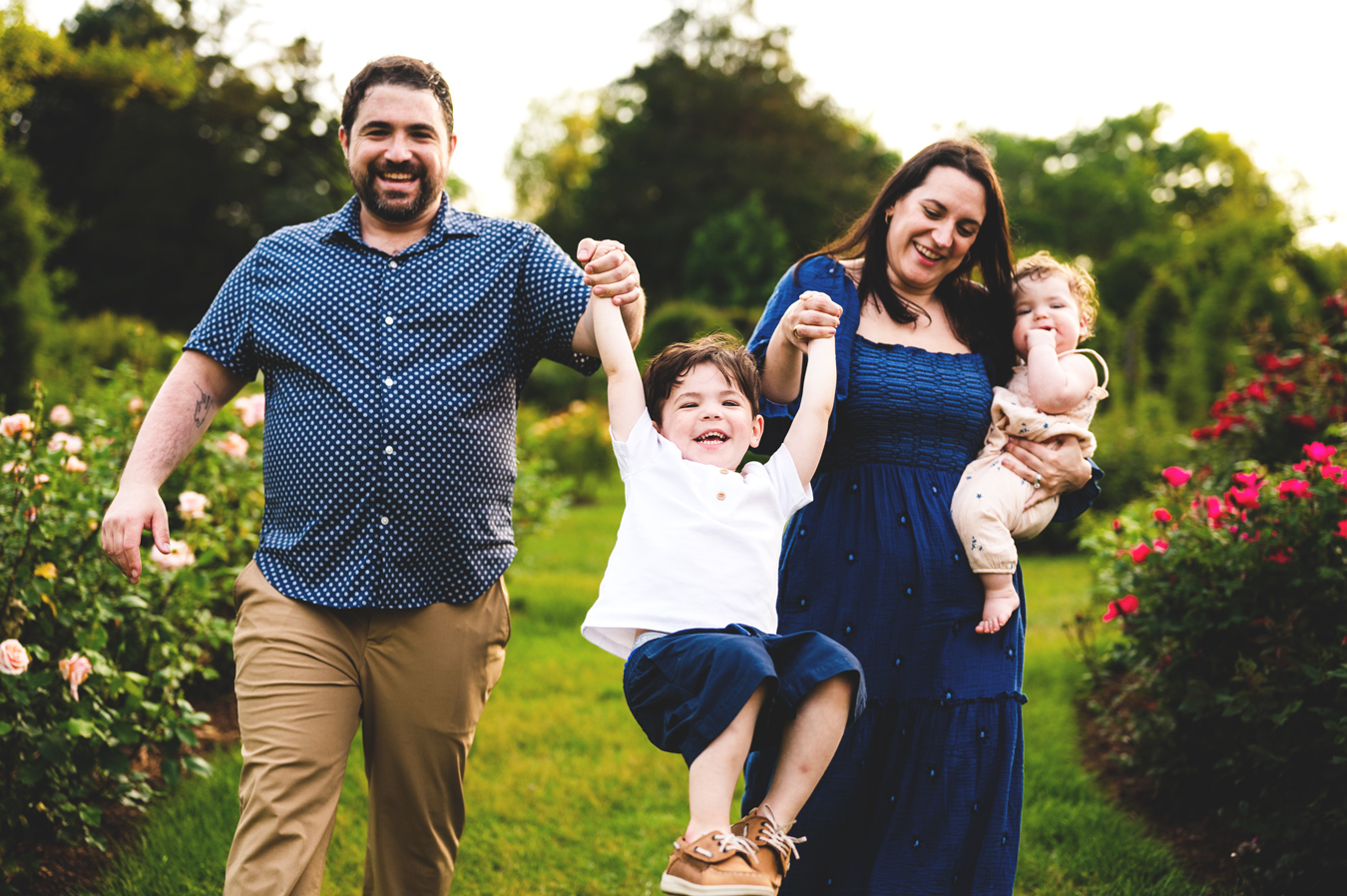 The photographer’s guide to mini sessions: Booking, pricing, and creative themes.